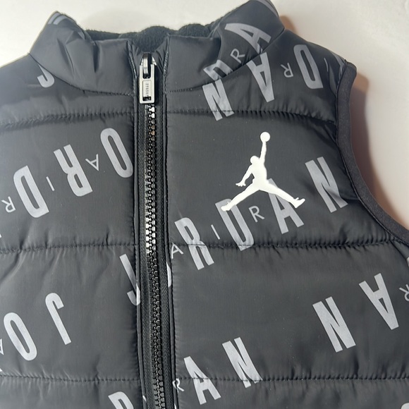 Boy’s Jordan Vest - Picture 2 of 7
